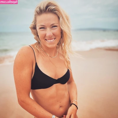 Mikaela Shiffrin [ mikaela-shiffrin ] - Free the nipple! 🙃 Goodnight 😘🌙🌿