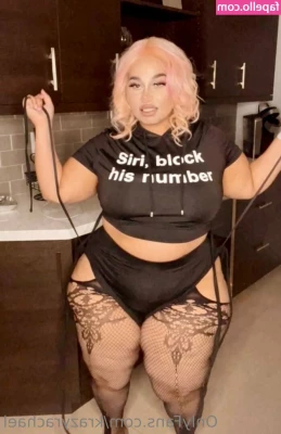 krazyrachael - If I can get 50 people to tip $1 I’ll post the full version 😈😈