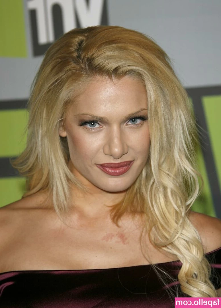 Janelle Pierzina [ janelle-pierzina-1 ] - Well happy Saturday!!!!