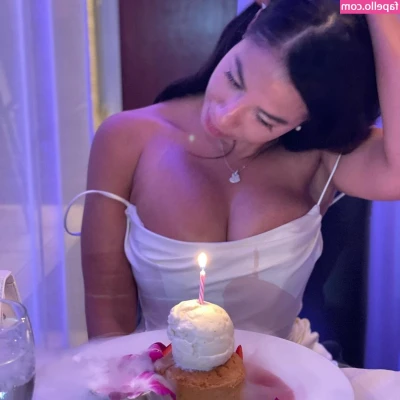 Vanessa Castillo [ vanessa-castillo ] - I’m sorry baby, I just love showing them off 🤤