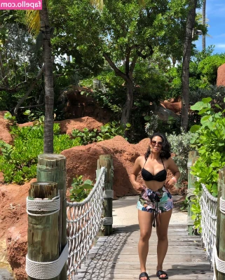 Vanessa Castillo [ vanessa-castillo ] - Hi Boys! Tell me how painful is it 1 to 10?! It’s right in front of