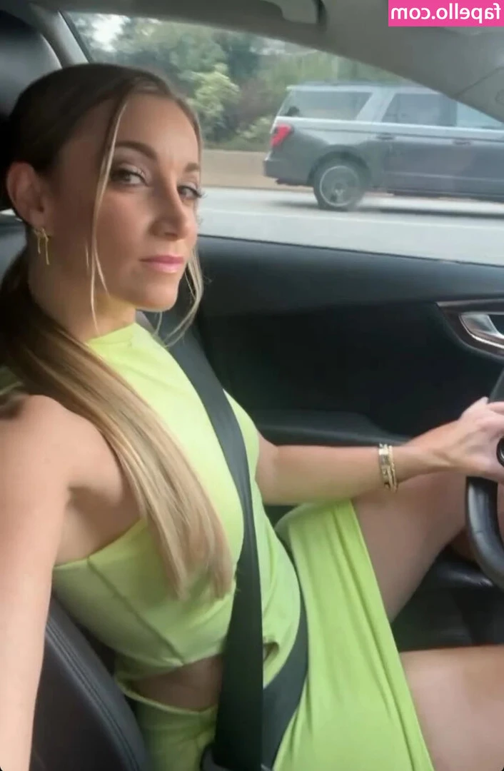 Jen Smith [ jen-smith ] - Fully clothed but make it sassy