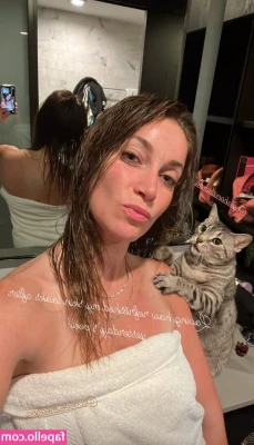 Jen Smith [ jen-smith ] - Should I keep growing my bush out? 🥺 I think it’s so cute right