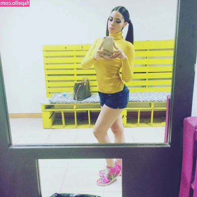 Claudia Guajardo [ claudia-guajardo ] - I love randomly taking pics in my mirror xo
