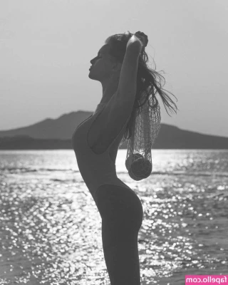 Laura Oganessian [ laura-oganessian ] - did you miss me over the last week? 💕