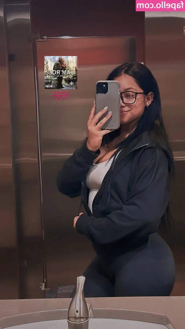 Jean Louie [ jean-louie ] - Just a little Monday night throat training with my dildo... gotta