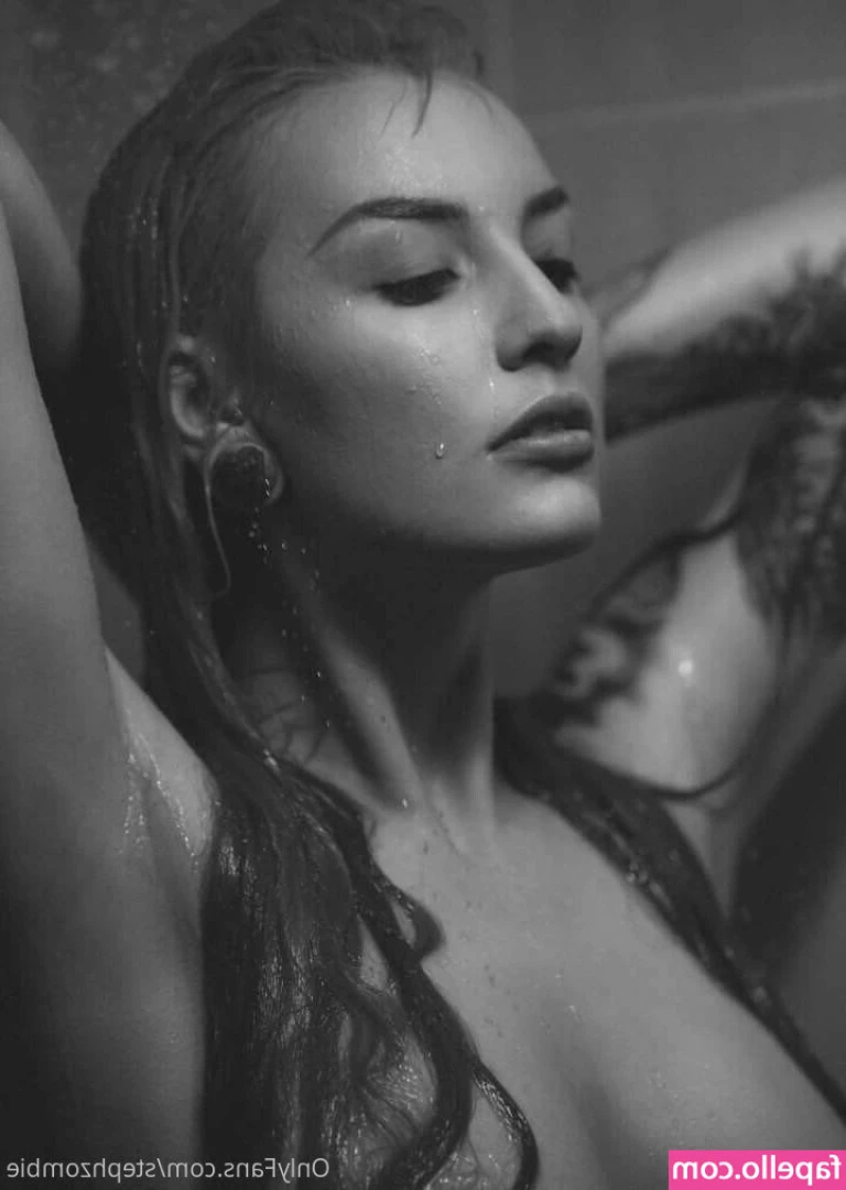 Glam Suicide [ glam-suicide ] - Rumour has it you love boobies, so here are mine 🖤