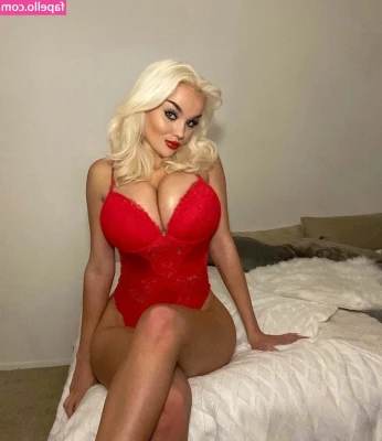 Iida Vainio [ iida-vainio ] - Join Daddy in the bathroom stall boy... 😈‬