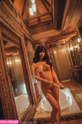 TiTi cosplay [ titi-cosplay-1 ] - Let me bend down a little bit more for you😏