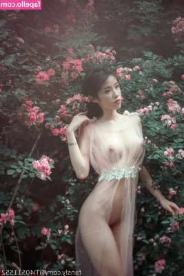 TiTi cosplay [ titi-cosplay-1 ] - Lick me baby