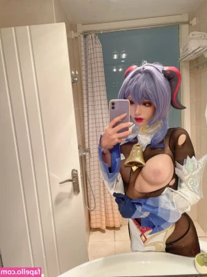 TiTi cosplay [ titi-cosplay-1 ] - Merry fucking Christmas 🎅   These boxers are about as festive as