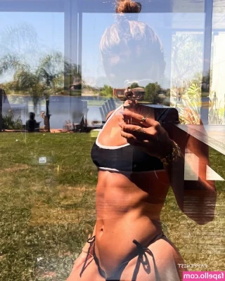 Francesca Botticini [ francesca-botticini ] - Going swimming with one titty out: not a problem 😝  My fans who