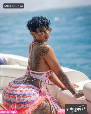 Jada Kingdom [ jada-kingdom ] - Pretty sure I’ve outgrown this bikini top 😜