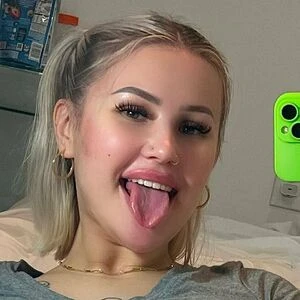LeezaXO