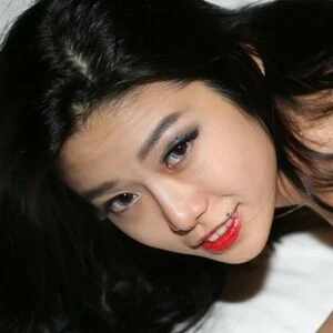Asuka Kawazu