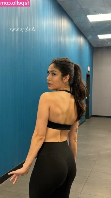 Lucila Erickson [ lucila-erickson ] - Goodmorning ⛅️ masturbating with Fortnite playing in the