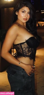 Valeria Guerra [ valeria-guerra ] - hole on.... you haven't unlocked the full photoset?😱😱