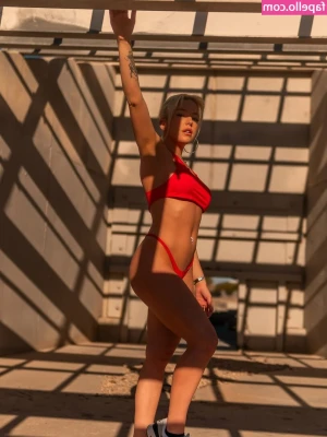 Lauren Brooks [ lauren-brooks ] - A Goddess body tour to make your cock throb w/ desire. You're welcome