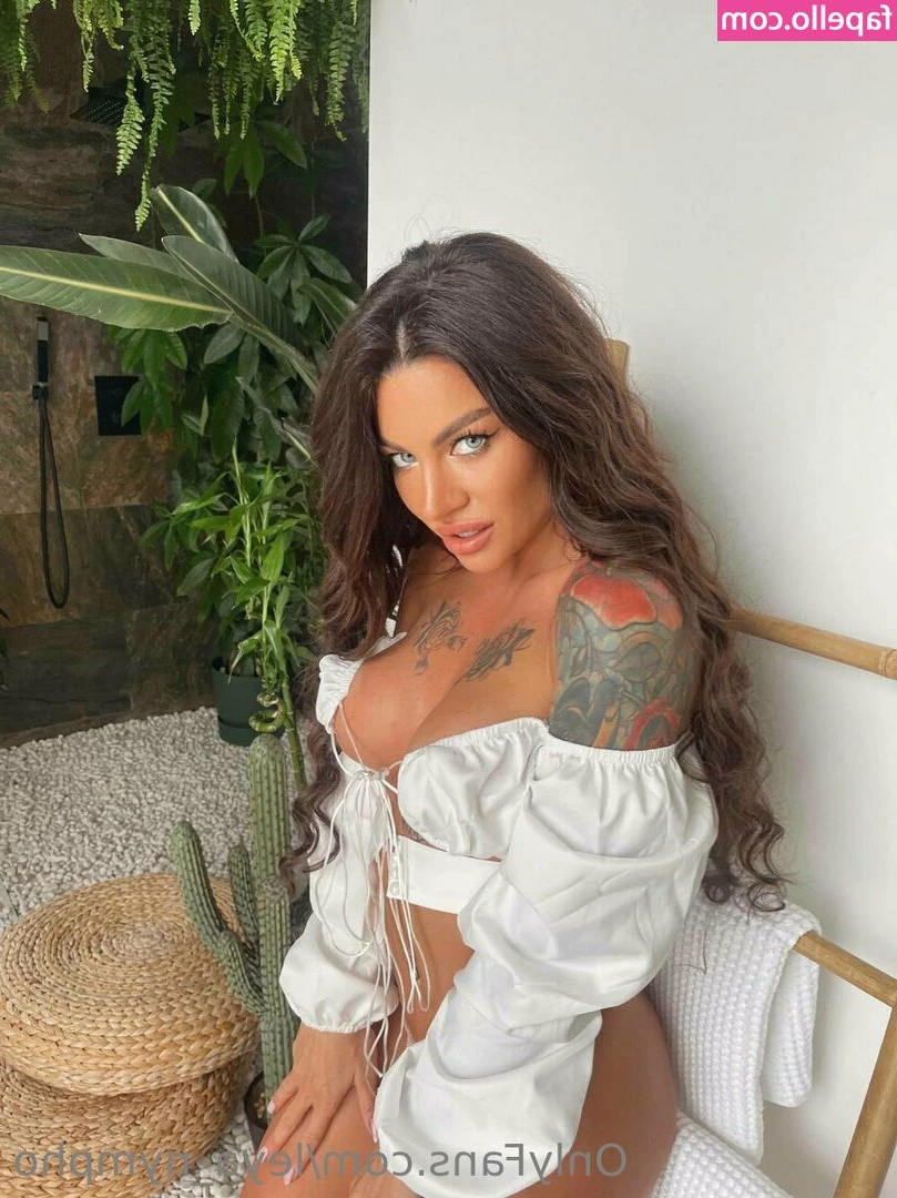 leya_nympho [ leya-nympho ] - BRAND NEW  Girlfriend Reveals She Is Powergirl  I m dressed in my