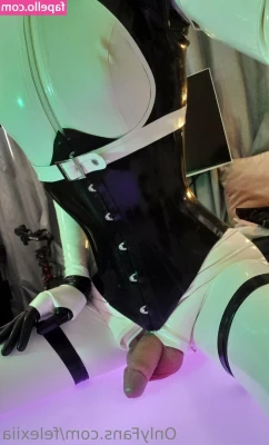 Felexiia - Sacándome la ropita para ustedes 🥵🥵🥵