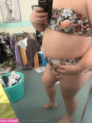 u196858326 - But she does look so good right now! We can agree right? 🥵😂