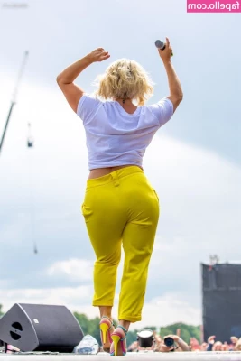 Beatrice Egli [ beatrice-egli ] - Haven’t joined my main page @casteelsfeels yet? Here’s a taste of