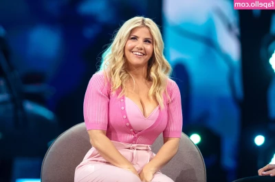 Beatrice Egli [ beatrice-egli ] - I really miss the warm weather right now  I love bikinis and outdoor
