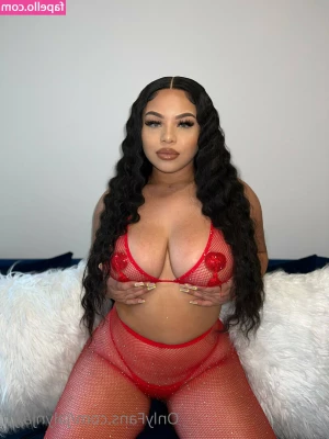 jalynjalyn - Who wants to see some feet