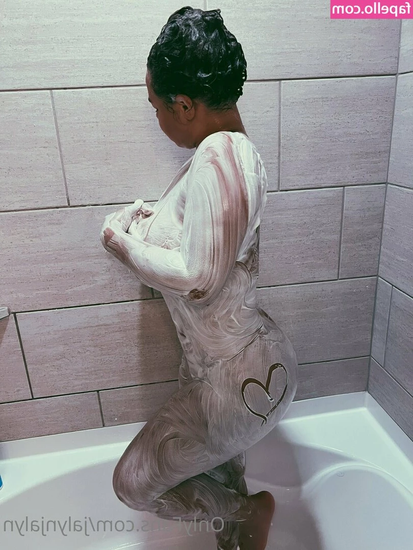 jalynjalyn - Who wants shampoo? 🤔
