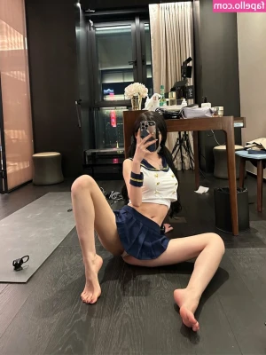 Zhiyunxi3996 - Morning!!! Just a little tease 😈 Excuse the clothing marks I'm at