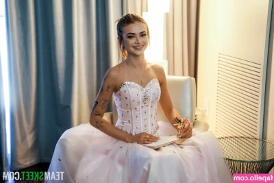 Nikki Nicole [ nikki-nicole-1 ] - Titty Tuesday!