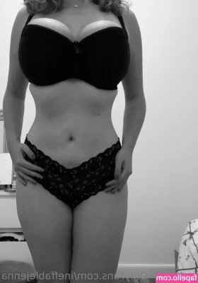 Ineffablejenna - This spicy threesome will be in your DMs at 5pm today baby! 😈