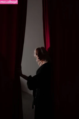 Dear Iris [ dear-iris-1 ] - I want to get naked with you right now. 😈🔥🥵💦