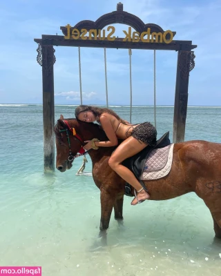 iuliagyrbu - my ass are eating these upppp