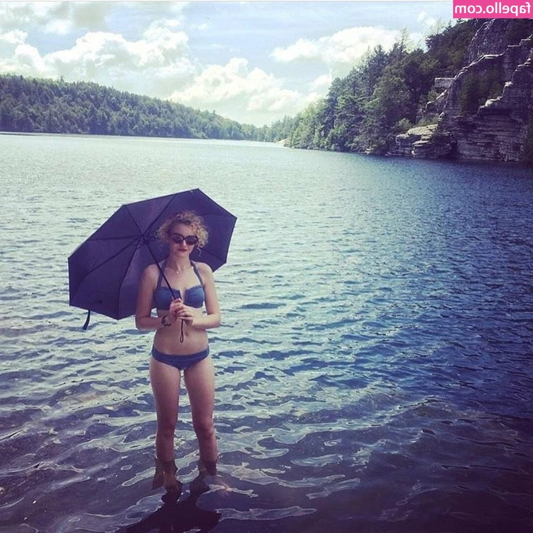 Juliagarner - Are you looking up my skirt? Just fucked myself good with a dildo. Up