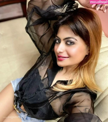 Suhaani Laskar [ suhaani-laskar ] - What's for breakfast? Let me show you 😏  5 pics