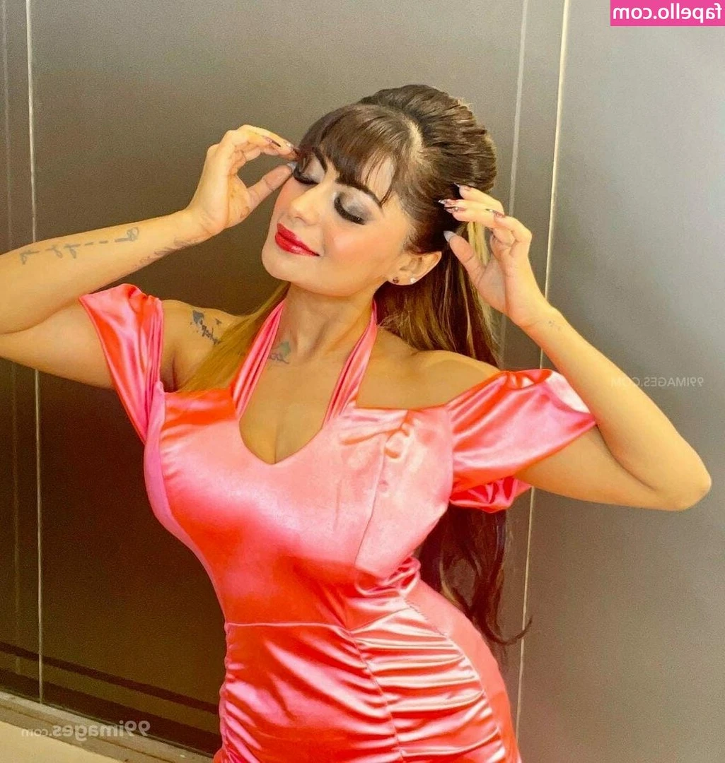 Suhaani Laskar [ suhaani-laskar ] - Wanna see me ride him too? 😏