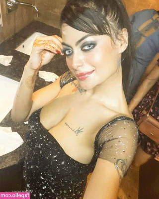 Suhaani Laskar [ suhaani-laskar ] - Thong Thursday All Ass baby oil Edition with elf on the shelf😛