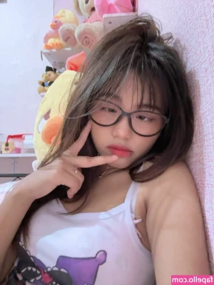 Riska Saputri [ riska-saputri ] - Strip tease ..