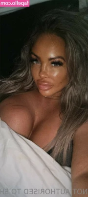 Princess Levi [ princess-levi ] - CUM on my tits PLEASE!!