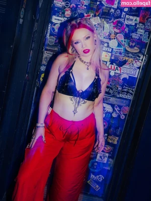 Skye Sweetnam [ skye-sweetnam ] - how do you like my ass