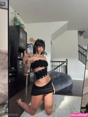 queenkalinxxx [ queenkalinxxx-7 ] - Rain again 🙄😤 Let’s stay inside xx