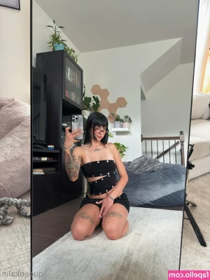 queenkalinxxx [ queenkalinxxx-7 ] - caged Lara Baddie