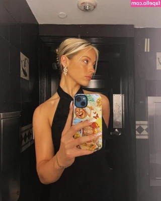 Mandi Bagley [ mandi-bagley-3 ] - Stage Make-Up is on ❤️ the heavy stage light of my bikini fitness