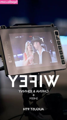 Carina Blair [ carina-blair ] - BTs topless selfies from GG shoot 😊