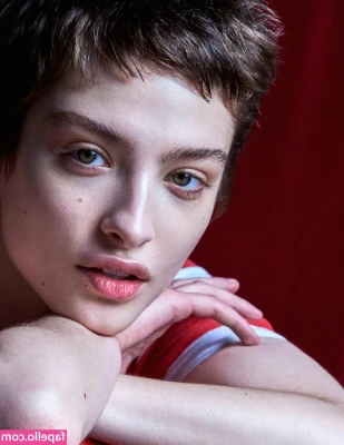 Lera Abova [ lera-abova ] - Est ce que certains d'entre vous vont au concert de Scylla ce soir ?