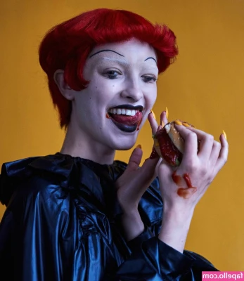 Lera Abova [ lera-abova ] - Yesterdays birthday sex .. got the icing all over my cake 😜