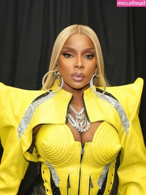 Mary J. Blige [ mary-j-blige ] - When you see an ass in a tiny little thong, hinting at what is hidden