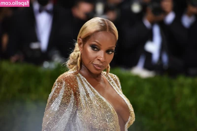 Mary J. Blige [ mary-j-blige ] - So my pet snake drowned herself last night    send lots of love