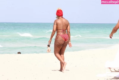 Mary J. Blige [ mary-j-blige ] - Topless Oktoberfest dress, look how hot my tits are [pic]
